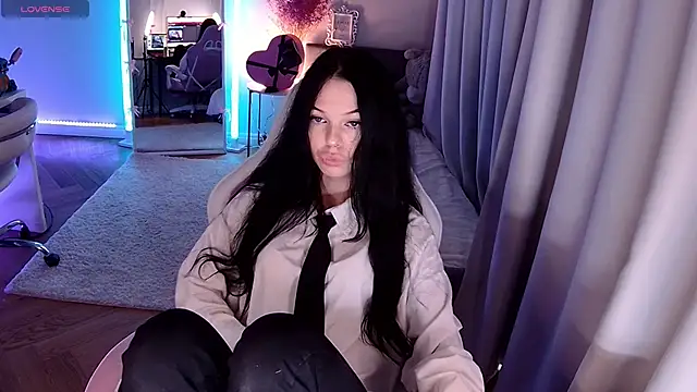 Snapshot of Vivi_Vivian chatting on May 18, 2026, 4:57 pm Vivi Vivian online show from May 18, 2026, 4:57 pm
