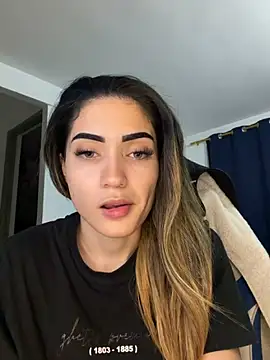 Snapshot of MagdalenaVega chatting on May 27, 2026, 11:29 am MagdalenaVega online show from May 27, 2026, 11:29 am