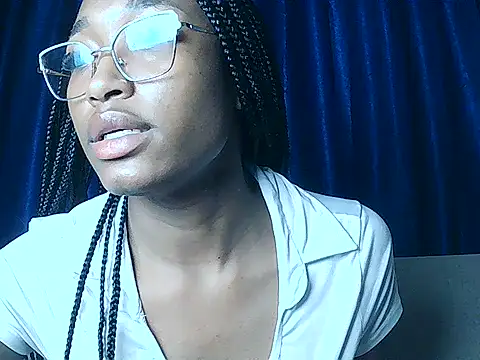 Snapshot of pinky_aura22 chatting on June 19, 2026, 9:40 pm pinky aura22 online show from June 19, 2026, 9:40 pm