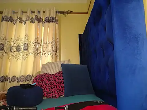 Snapshot of Petitebaibe23 chatting on June 1, 2026, 9:11 am Petitebaibe23 online show from June 1, 2026, 9:11 am