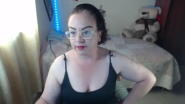 Snapshot of Cherry-Velvet chatting on June 2, 2026, 9:39 pm Cherry-Velvet online show from June 2, 2026, 9:39 pm
