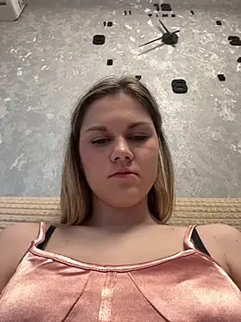 la lisa  online show from June 3, 2026, 6:49 am