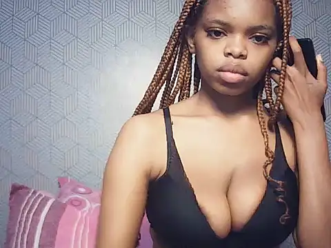 BustieLaura online show from June 11, 2026, 4:10 am