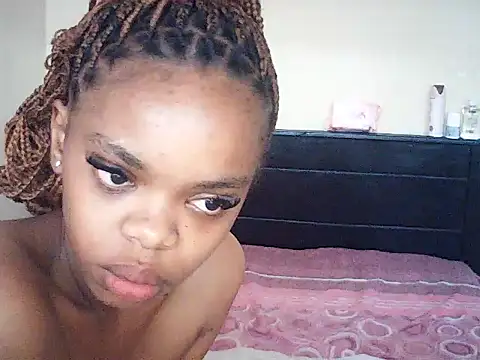 BustieLaura online show from July 17, 2026, 5:47 am