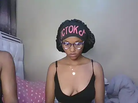 Snapshot of PrettyT5 chatting on June 15, 2026, 8:33 pm PrettyT5 online show from June 15, 2026, 8:33 pm