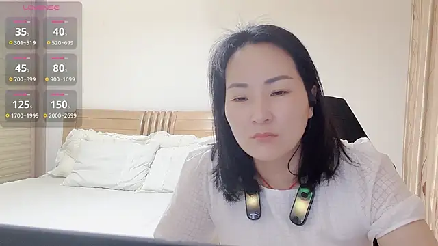 Snapshot of ParisNoctis chatting on May 25, 2026, 2:56 pm ParisNoctis online show from May 25, 2026, 2:56 pm