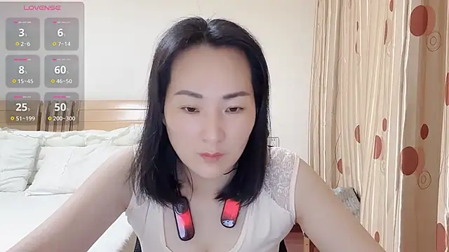 Snapshot of ParisNoctis chatting on May 26, 2026, 4:14 pm ParisNoctis online show from May 26, 2026, 4:14 pm