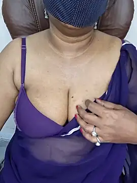 Snapshot of MISS-LOVEV chatting on June 13, 2026, 1:36 am MISS-LOVEV online show from June 13, 2026, 1:36 am