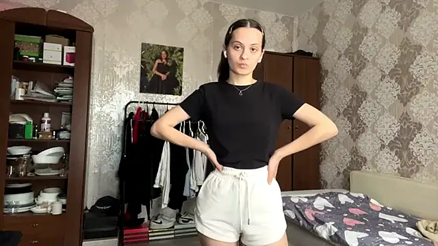 MarlynSiefkes online show from June 3, 2026, 2:33 pm