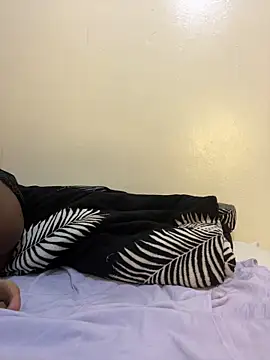 Snapshot of secxy-Petite chatting on June 1, 2026, 12:34 am secxy-Petite online show from June 1, 2026, 12:34 am