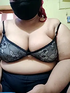 Snapshot of shaik35f chatting on June 11, 2026, 3:26 am shaik35f online show from June 11, 2026, 3:26 am