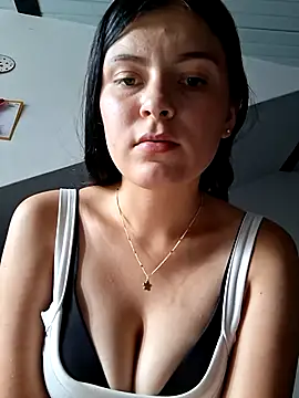 Snapshot of Yeras_ chatting on June 5, 2026, 5:18 pm Yeras online show from June 5, 2026, 5:18 pm