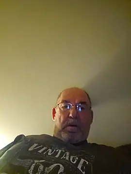 Snapshot of shyguytm chatting on June 14, 2026, 9:55 am shyguytm online show from June 14, 2026, 9:55 am