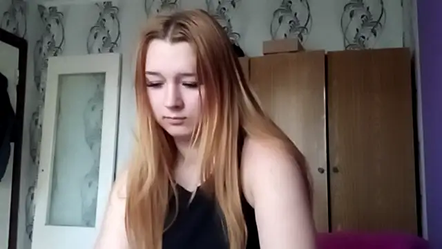 Snapshot of RaeannRoewe chatting on May 26, 2026, 4:25 pm RaeannRoewe online show from May 26, 2026, 4:25 pm