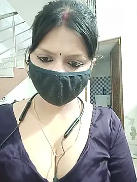 ZOYA-STRIP online show from June 18, 2026, 4:11 pm
