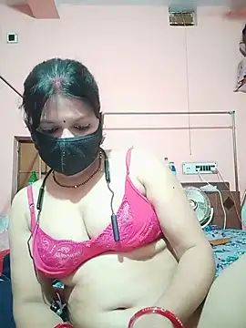 ZOYA-STRIP online show from July 17, 2026, 5:07 pm