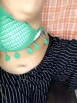 Snapshot of Tamil_Hot_Kulfi chatting on May 17, 2026, 4:36 pm Tamil Hot Kulfi online show from May 17, 2026, 4:36 pm