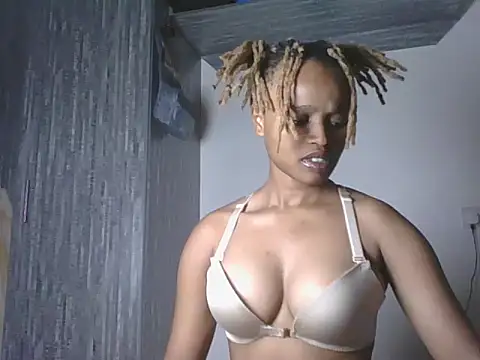 Snapshot of Tempting_Ebony chatting on June 6, 2026, 2:16 am Tempting Ebony online show from June 6, 2026, 2:16 am