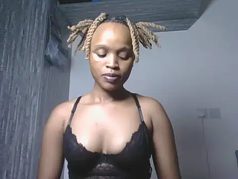 Snapshot of Tempting_Ebony chatting on June 20, 2026, 1:41 am Tempting Ebony online show from June 20, 2026, 1:41 am