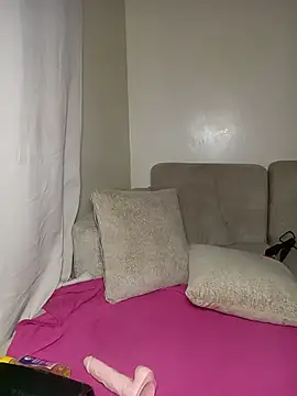 Snapshot of prettymissrose chatting on July 19, 2026, 1:37 pm prettymissrose online show from July 19, 2026, 1:37 pm