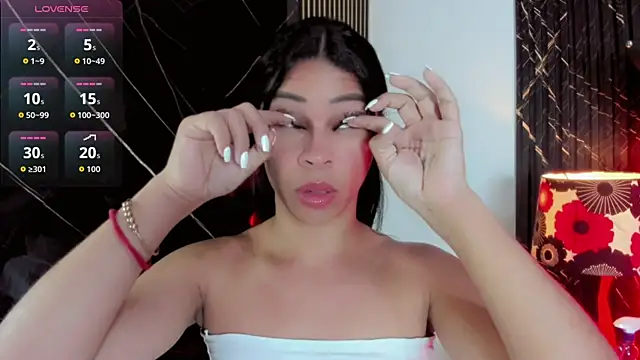 Snapshot of Nayara_K chatting on June 16, 2026, 7:49 pm Nayara K online show from June 16, 2026, 7:49 pm