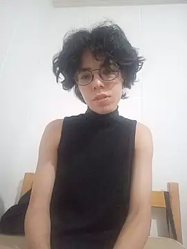 Snapshot of RobinTheBirdy chatting on May 23, 2026, 3:45 am RobinTheBirdy online show from May 23, 2026, 3:45 am