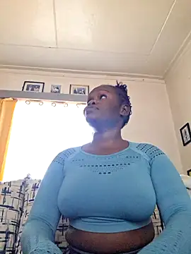 Snapshot of PinkyMonique chatting on May 18, 2026, 6:19 am PinkyMonique online show from May 18, 2026, 6:19 am