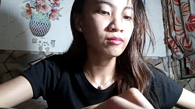 Snapshot of DeeannGunby chatting on June 19, 2026, 4:33 pm DeeannGunby online show from June 19, 2026, 4:33 pm