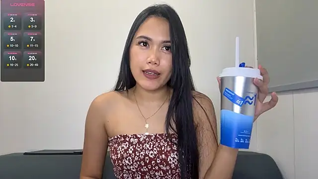 Snapshot of CozyMia chatting on May 20, 2026, 4:57 pm CozyMia online show from May 20, 2026, 4:57 pm