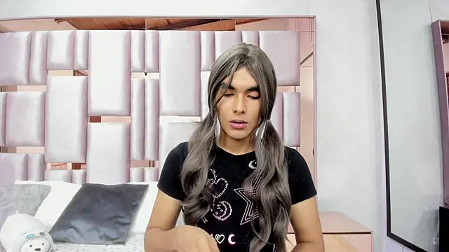 Snapshot of MiaBuny chatting on July 15, 2026, 1:27 pm MiaBuny online show from July 15, 2026, 1:27 pm