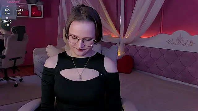 Snapshot of AgnesRay chatting on June 7, 2026, 6:33 pm AgnesRay online show from June 7, 2026, 6:33 pm