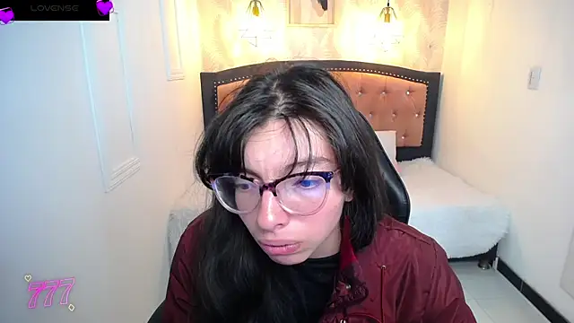 Snapshot of Allyshon_ chatting on July 9, 2026, 8:24 pm Allyshon online show from July 9, 2026, 8:24 pm