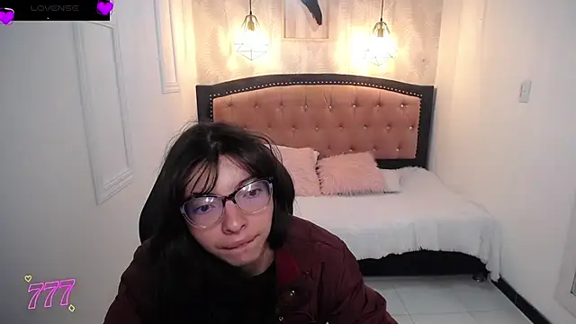 Snapshot of Allyshon_ chatting on July 14, 2026, 8:25 pm Allyshon online show from July 14, 2026, 8:25 pm