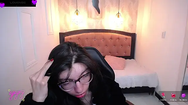 Snapshot of Allyshon_ chatting on July 16, 2026, 8:04 pm Allyshon online show from July 16, 2026, 8:04 pm