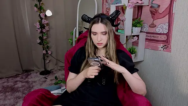 Snapshot of NocturneHuntress chatting on June 22, 2026, 7:27 am NocturneHuntress online show from June 22, 2026, 7:27 am