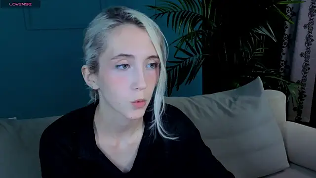 Snapshot of Elen__Moore chatting on July 20, 2026, 5:55 am Elen Moore online show from July 20, 2026, 5:55 am
