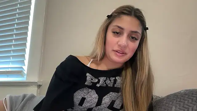 Snapshot of Badbihdani18 chatting on June 5, 2026, 2:40 am Badbihdani18 online show from June 5, 2026, 2:40 am