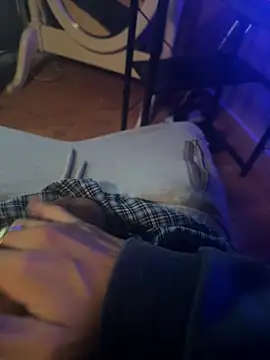 madehercumm online show from July 28, 2026, 10:42 pm