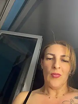 Snapshot of Hot-Milf4U chatting on May 31, 2026, 6:31 pm Hot-Milf4U online show from May 31, 2026, 6:31 pm