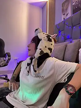 Mika love milo online show from June 7, 2026, 4:27 am