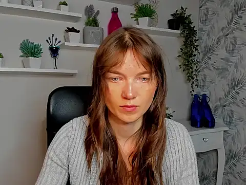 KiraBliss28 online show from June 1, 2026, 5:42 am
