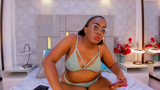 Snapshot of ZoeBrowns chatting on May 27, 2026, 12:02 pm ZoeBrowns online show from May 27, 2026, 12:02 pm