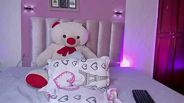 ORIANNA 21 online show from July 14, 2026, 6:24 pm
