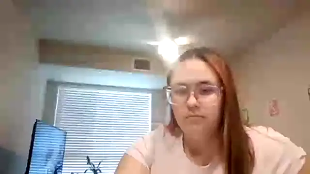 Snapshot of Midnight_Riott chatting on May 27, 2026, 11:46 pm Midnight Riott online show from May 27, 2026, 11:46 pm