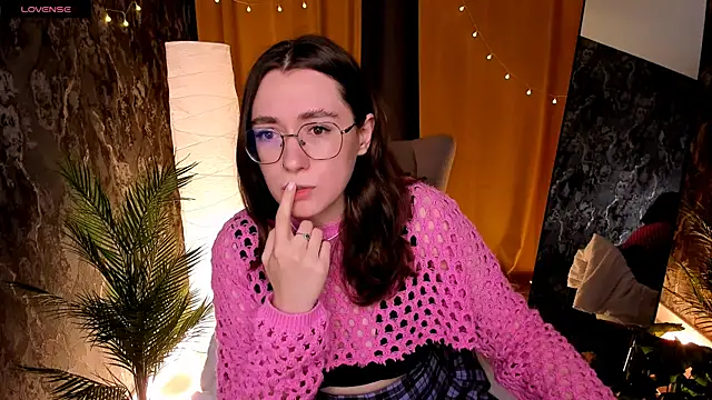 Snapshot of polly_pop_ chatting on July 12, 2026, 2:46 am polly pop online show from July 12, 2026, 2:46 am