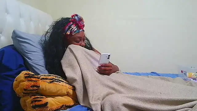 Prettylondond online show from July 16, 2026, 2:28 am