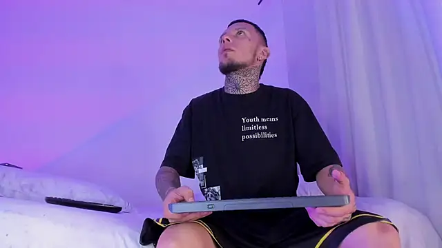 Snapshot of _Kevin_xxx chatting on March 6, 2025, 1:03 pm Kevin xxx online show from March 6, 2025, 1:03 pm