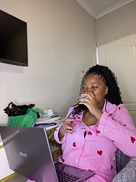Snapshot of nothileenhle chatting on May 29, 2026, 6:39 pm nothileenhle online show from May 29, 2026, 6:39 pm