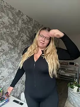 LucieLouBabe online show from July 21, 2026, 10:39 am