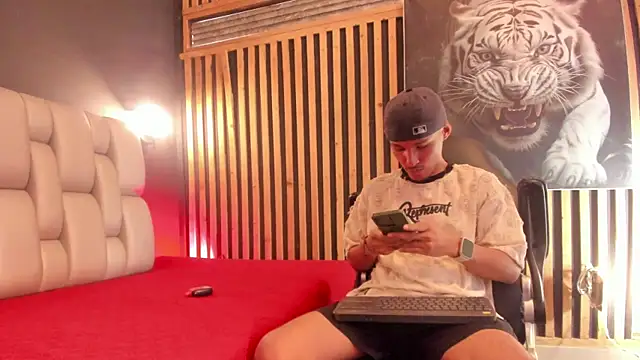 Snapshot of Camilo_Contreras chatting on July 11, 2026, 7:49 pm Camilo Contreras online show from July 11, 2026, 7:49 pm